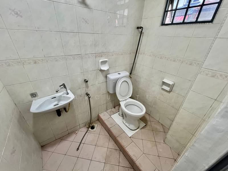 2-storey Terraced House for Sale in Taman Mutiara (Pontian) - Marcus Tey - Bathroom - PropertyGuru.com.my