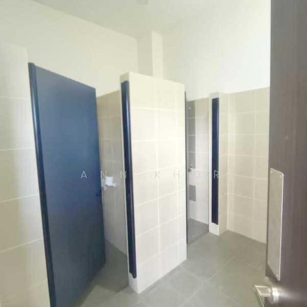 Shop / Office untuk Disewa di Taman Pauh Jaya (Perai) - Ann Khor - Bathroom - PropertyGuru.com.my
