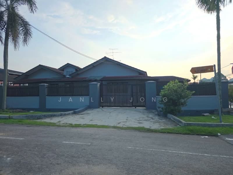 Rumah Teres 1-Tingkat untuk Dijual di Taman Sri Tebrau (Johor Bahru) - Janlly Jong - Exterior - PropertyGuru.com.my