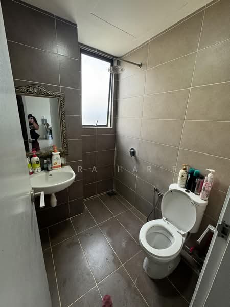 Kondominium untuk Disewa di The Greens (Residensi Hijauan) @ Subang West - Azura Hariri - Bathroom - PropertyGuru.com.my