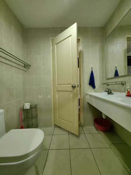Kondominium untuk Dijual di Casa Tropicana - Max Tan - Bathroom - PropertyGuru.com.my