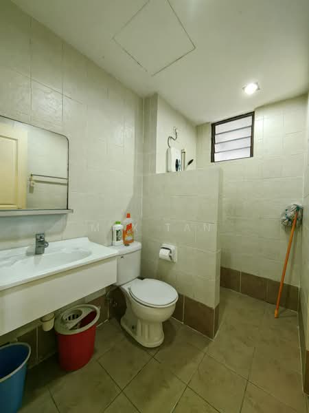 Kondominium untuk Dijual di Casa Tropicana - Max Tan - Bathroom - PropertyGuru.com.my