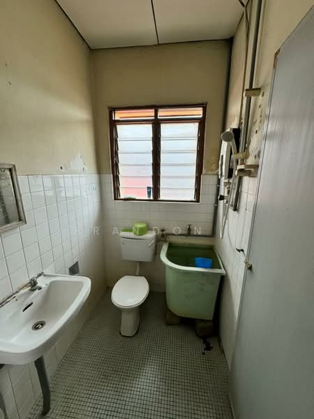Semi-Detached House for Sale in Taman Ibukota (Setapak) - Brandon . - Bathroom - PropertyGuru.com.my