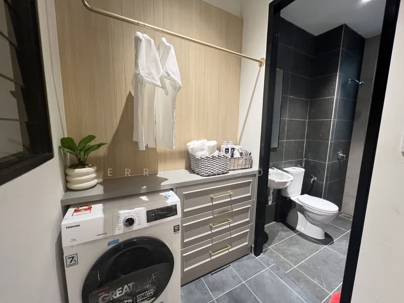 Service Residence for Sale at Tuan Straits Residency - Berry Choong - Bathroom - PropertyGuru.com.my