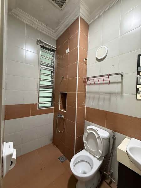 Cluster House for Rent in Taman Gaya (Ulu Tiram) - Eric Tang - Bathroom - PropertyGuru.com.my
