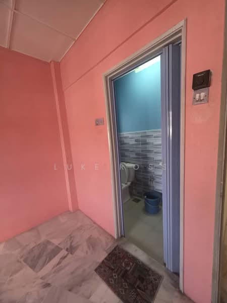 Pangsapuri untuk Disewa di Pandan Lake View - Luke Ross - Bathroom - PropertyGuru.com.my
