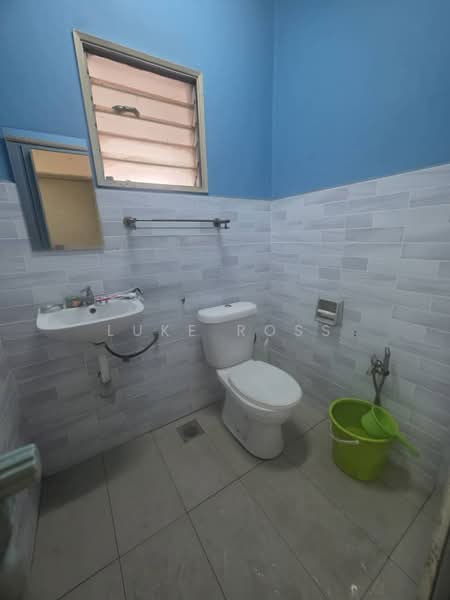 Pangsapuri untuk Disewa di Pandan Lake View - Luke Ross - Bathroom - PropertyGuru.com.my