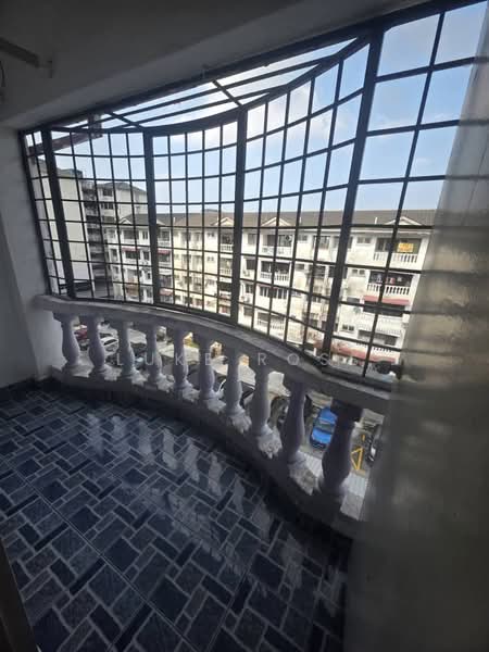 Pangsapuri untuk Disewa di Pandan Lake View - Luke Ross - Balcony - PropertyGuru.com.my