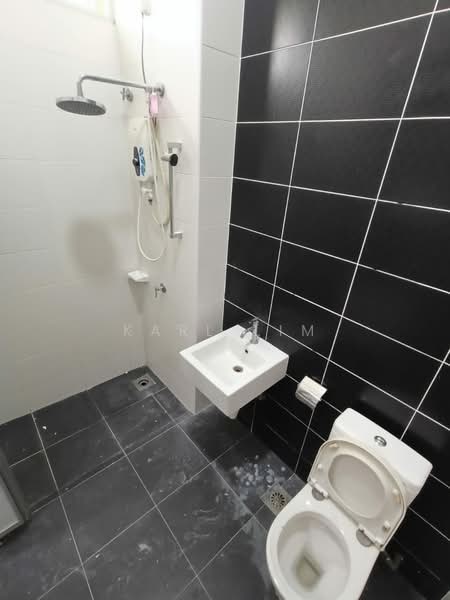 Rumah Teres 2-Tingkat untuk Dijual di Taman Eco Cascadia (Tebrau) - Karl Lim - Bathroom - PropertyGuru.com.my