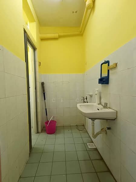 Pangsapuri untuk Disewa di Villa Krystal @ Bandar Selesa Jaya - Alice Chia - Bathroom - PropertyGuru.com.my