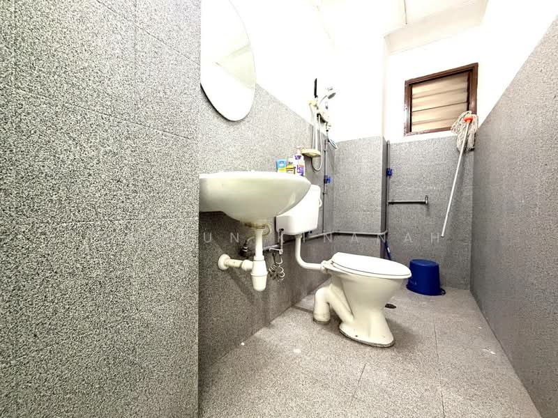 Pangsapuri untuk Dijual di Puncak Baiduri Apartment - Amirun Kinanah - Bathroom - PropertyGuru.com.my
