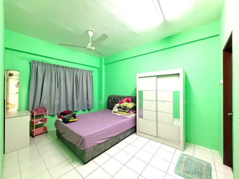 Pangsapuri untuk Dijual di Puncak Baiduri Apartment - Amirun Kinanah - Bedroom - PropertyGuru.com.my