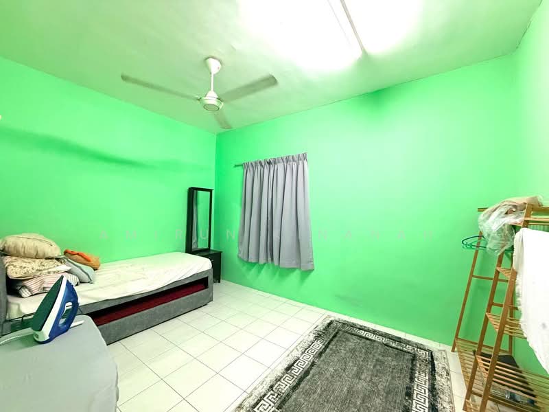 Pangsapuri untuk Dijual di Puncak Baiduri Apartment - Amirun Kinanah - Bedroom - PropertyGuru.com.my
