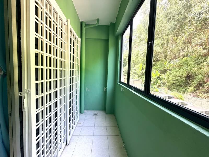 Pangsapuri untuk Dijual di Puncak Baiduri Apartment - Amirun Kinanah - Balcony - PropertyGuru.com.my