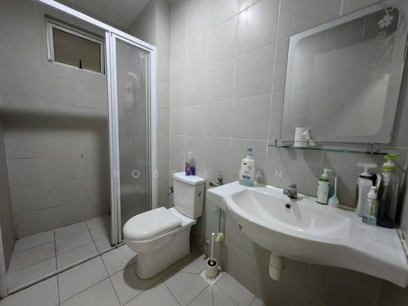 Service Residence for Rent at Meridin Bayvue Serviced Apartment - Robbie Tan - Bathroom - PropertyGuru.com.my