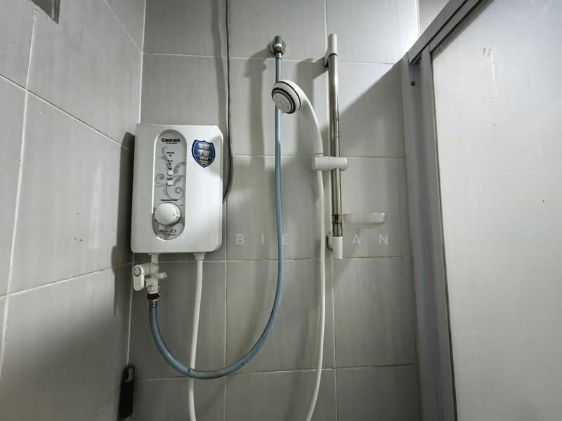 Service Residence for Rent at Meridin Bayvue Serviced Apartment - Robbie Tan - Bathroom - PropertyGuru.com.my
