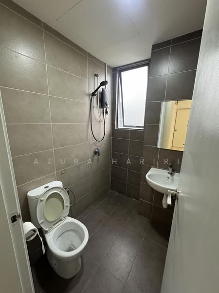 Kondominium untuk Disewa di The Greens (Residensi Hijauan) @ Subang West - Azura Hariri - Bathroom - PropertyGuru.com.my