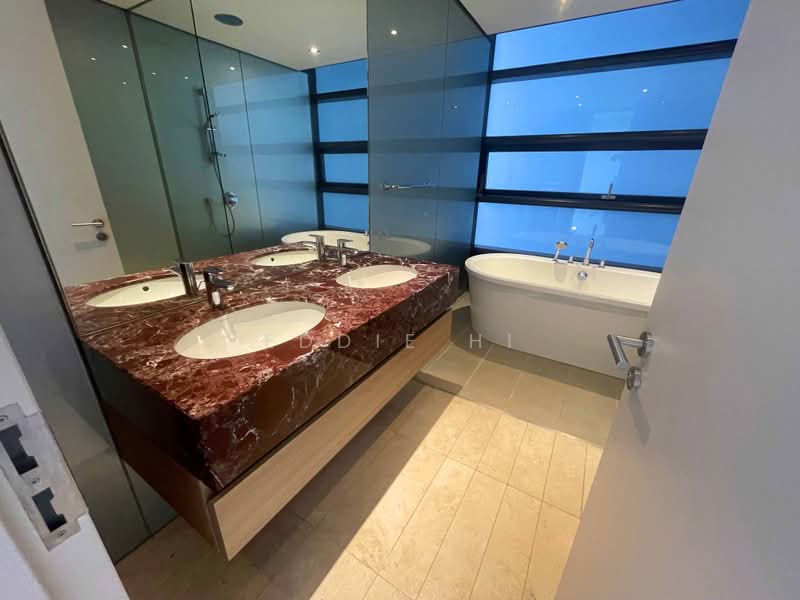 Kondominium untuk Dijual di Condominium @ The Troika - Eddie Hi - Bathroom - PropertyGuru.com.my
