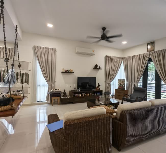 Bungalow House untuk Dijual di Kayangan Heights (Shah Alam) - Christie Liew - Living Room - PropertyGuru.com.my
