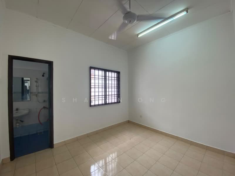 Terraced House for Sale in Taman Mutiara Rini (Skudai) - Sharon Ong - Bathroom - PropertyGuru.com.my