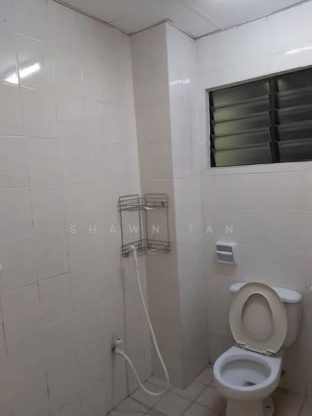 Kondominium untuk Dijual di Pelangi Condominium - Shawn Tan - Bathroom - PropertyGuru.com.my