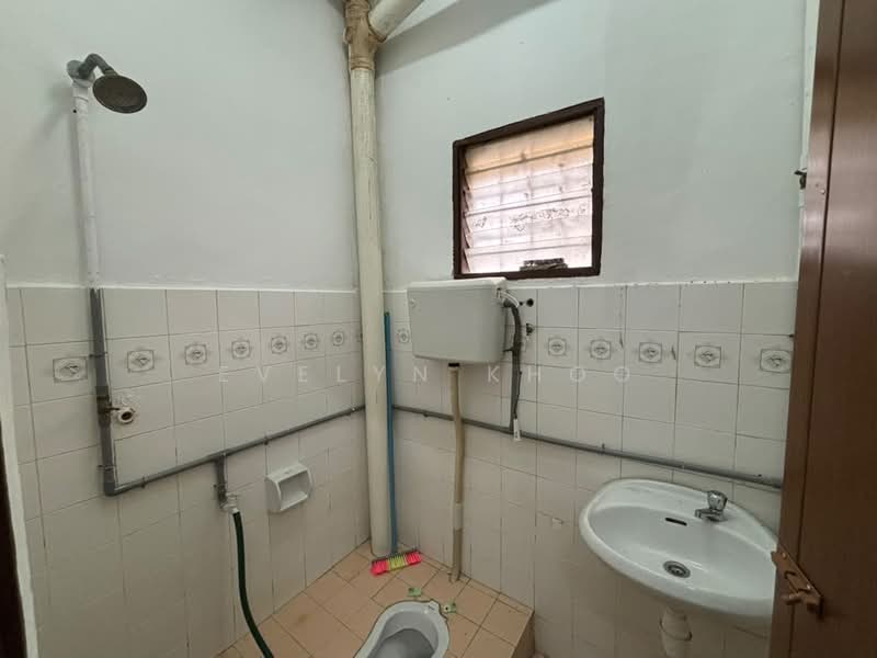 Rumah Teres 2-Tingkat untuk Dijual di Bukit Sentosa (Rawang) - Evelyn Khoo - Bathroom - PropertyGuru.com.my
