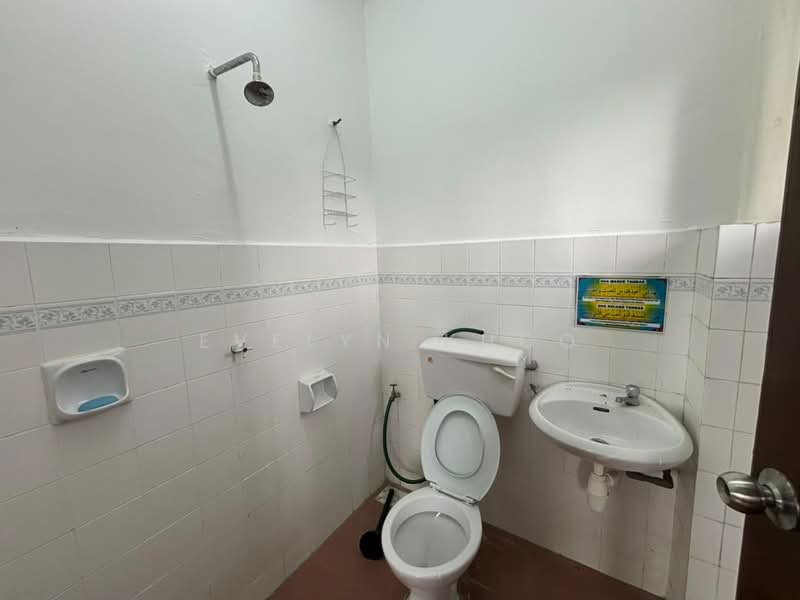 Rumah Teres 2-Tingkat untuk Dijual di Bukit Sentosa (Rawang) - Evelyn Khoo - Bathroom - PropertyGuru.com.my