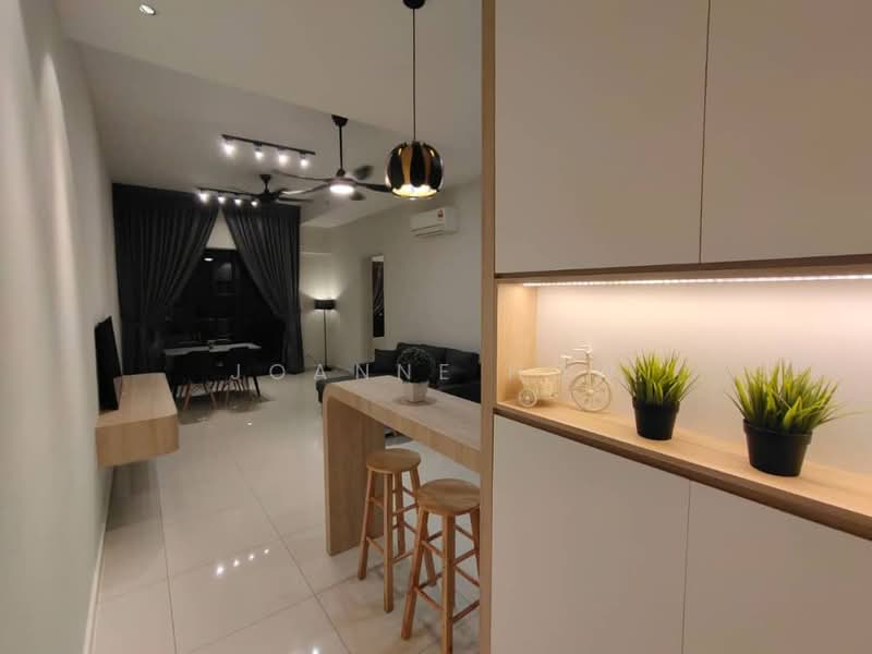 Kediaman Servis untuk Dijual di Ong Kim Wee Residence - Joanne How - Living Room - PropertyGuru.com.my