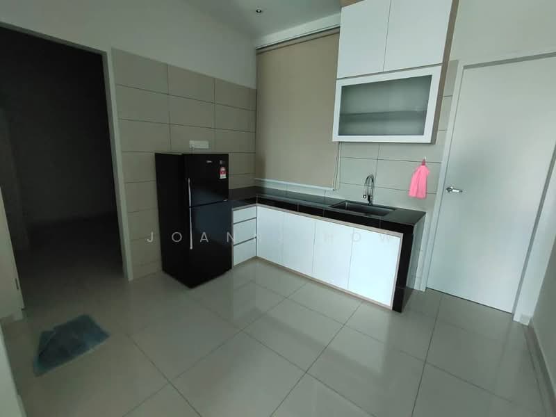 Kediaman Servis untuk Dijual di Ong Kim Wee Residence - Joanne How - Kitchen - PropertyGuru.com.my