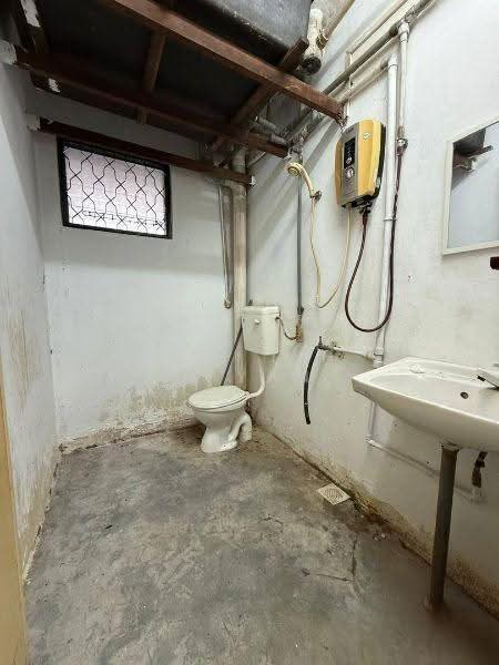 Rumah Flat untuk Dijual di Bandar Selesa Jaya - Ong Lih Shyan - Bathroom - PropertyGuru.com.my