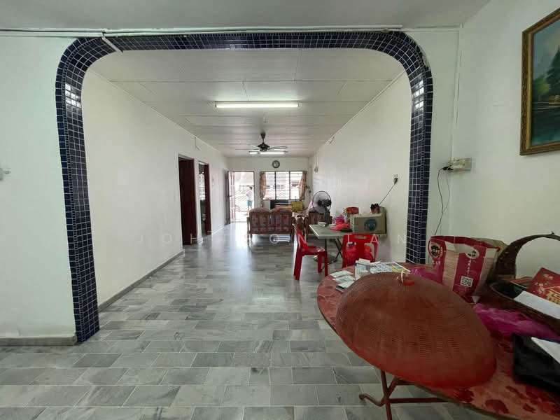 Rumah Teres 1-Tingkat untuk Dijual di Taman Ungku Tun Aminah (Skudai) - Johnson Tan - Living Room - PropertyGuru.com.my