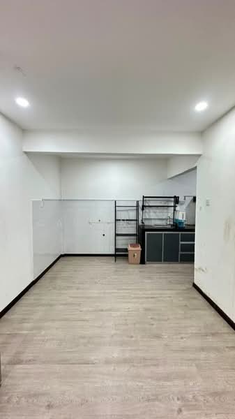 Rumah Flat untuk Disewa di Flat Daisy - Calvin Lee - Kitchen - PropertyGuru.com.my