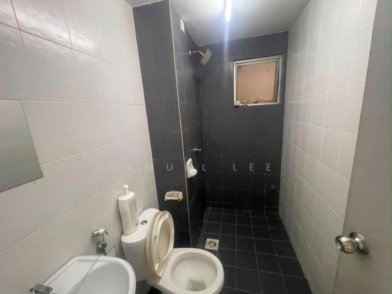 Condominium for Rent at Scott Towers @ Larkin JB - Samuel Lee - Bathroom - PropertyGuru.com.my