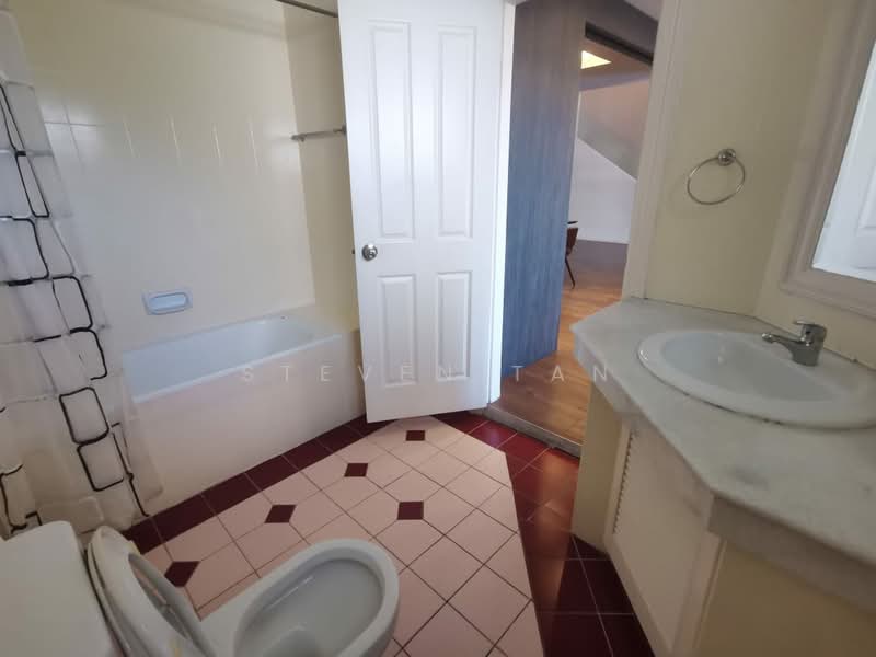 Kondominium untuk Disewa di Regal Villa - Steven Tan - Bathroom - PropertyGuru.com.my