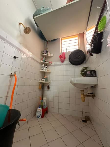 Flat for Sale at Pangsapuri Kenari - Zoey Lee - Bathroom - PropertyGuru.com.my
