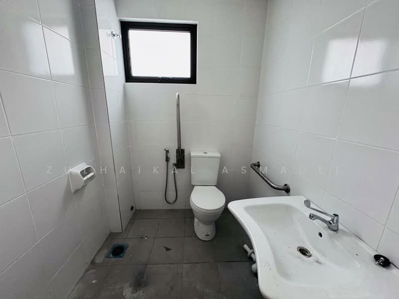 Kedai untuk Disewa di Alam Damai (Cheras) - Zulhaikal Asmadee - Bathroom - PropertyGuru.com.my