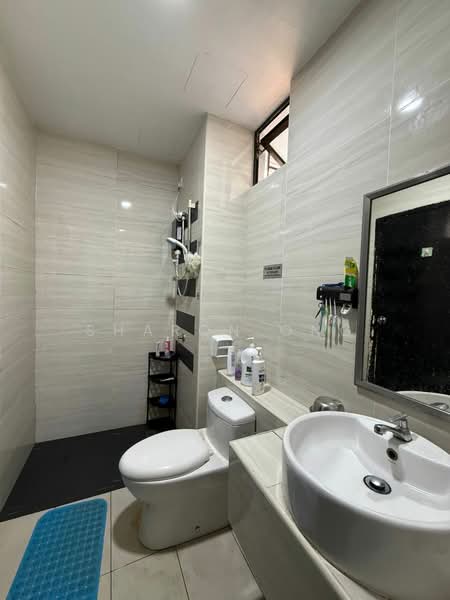 Kediaman Servis untuk Dijual di D'Summit Residences - Sharon Ong - Bathroom - PropertyGuru.com.my