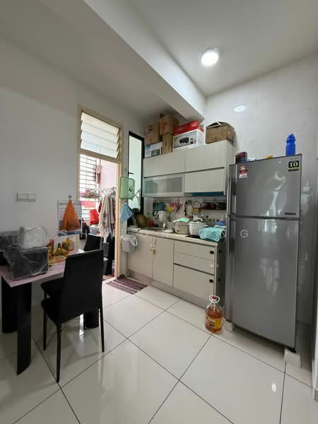 Kediaman Servis untuk Dijual di D'Summit Residences - Sharon Ong - Kitchen - PropertyGuru.com.my
