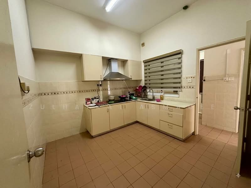 Rumah Teres 2.5-Tingkat untuk Disewa di Mutiara Damansara (Selangor) - Zulhaikal Asmadee - Kitchen - PropertyGuru.com.my