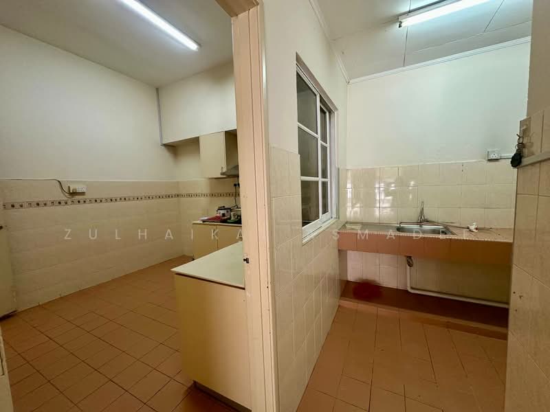 Rumah Teres 2.5-Tingkat untuk Disewa di Mutiara Damansara (Selangor) - Zulhaikal Asmadee - Kitchen - PropertyGuru.com.my