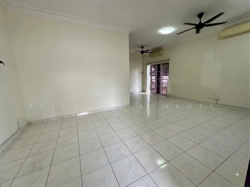 Rumah Teres 2.5-Tingkat untuk Disewa di Mutiara Damansara (Selangor) - Zulhaikal Asmadee - Living Room - PropertyGuru.com.my