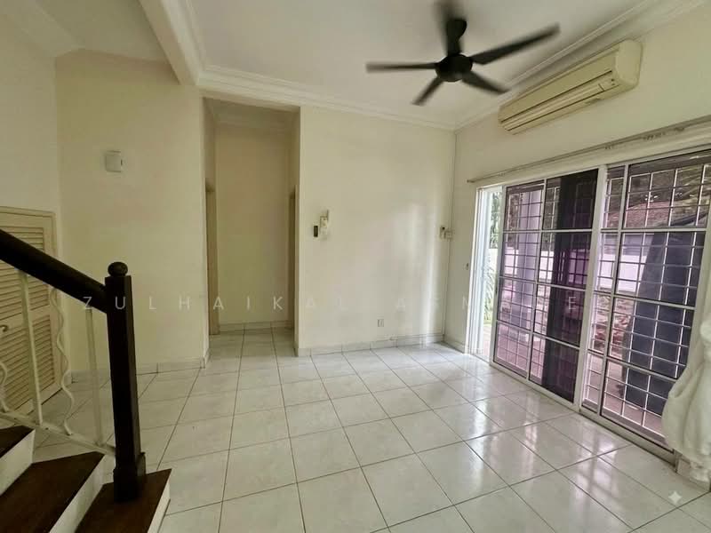 Rumah Teres 2.5-Tingkat untuk Disewa di Mutiara Damansara (Selangor) - Zulhaikal Asmadee - Living Room - PropertyGuru.com.my
