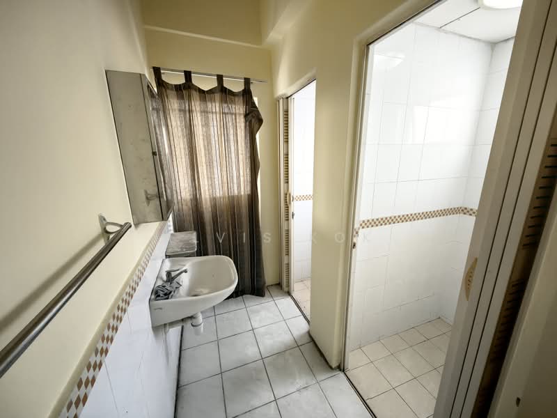 Kondominium untuk Dijual di Seri Maya Condominium - Elvis Kok - Bathroom - PropertyGuru.com.my