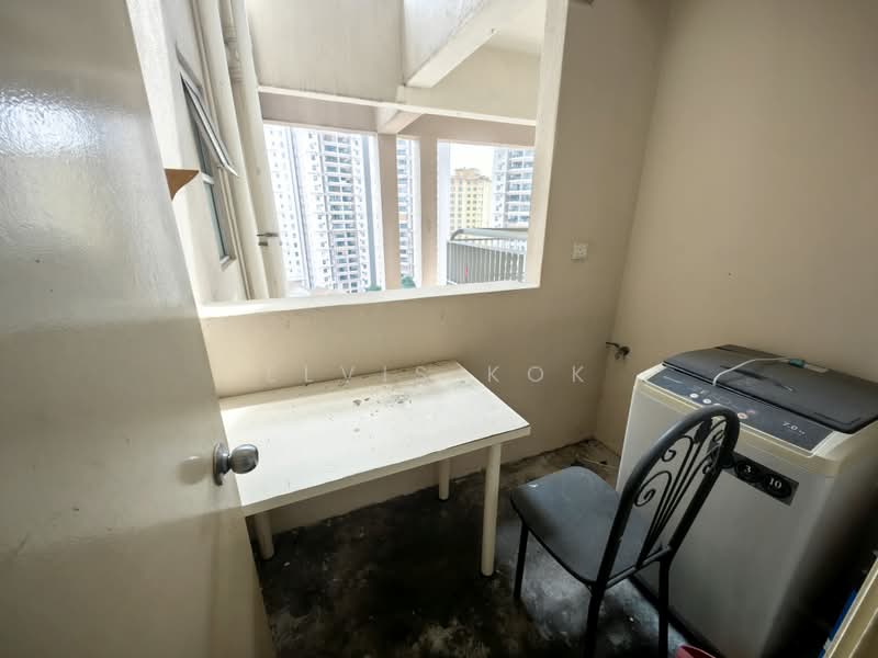 Kondominium untuk Dijual di Seri Maya Condominium - Elvis Kok - Balcony - PropertyGuru.com.my