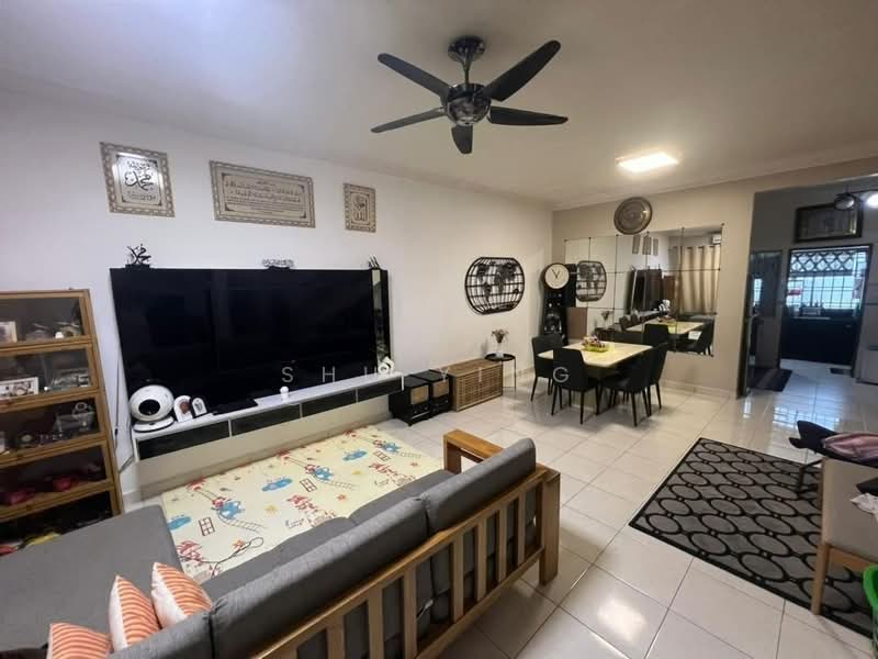 2-storey Terraced House for Sale in Taman Seri Austin (Tebrau) - Shu Ying - Living Room - PropertyGuru.com.my