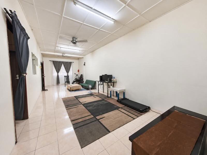 1-storey Terraced House for Sale in Taman Putri Kulai (Kulai) - Sufi Norman - Living Room - PropertyGuru.com.my