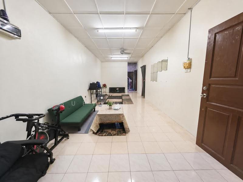 1-storey Terraced House for Sale in Taman Putri Kulai (Kulai) - Sufi Norman - Living Room - PropertyGuru.com.my