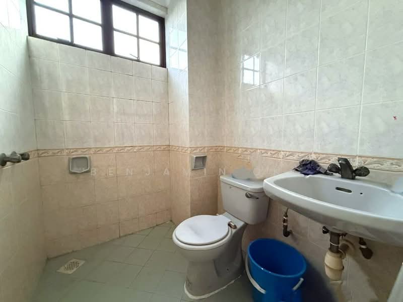 Kondominium untuk Dijual di Datin Halimah Condominium - Benjamin Ong - Bathroom - PropertyGuru.com.my