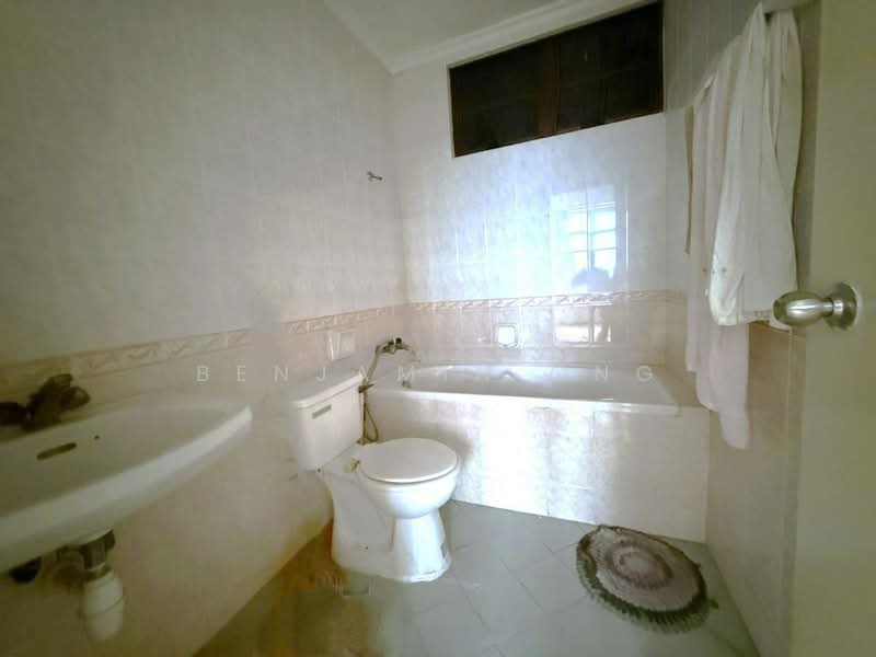 Kondominium untuk Dijual di Datin Halimah Condominium - Benjamin Ong - Bathroom - PropertyGuru.com.my