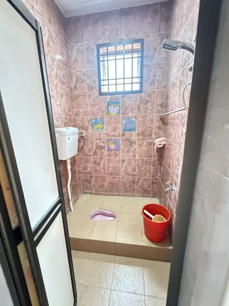 Rumah Teres 2-Tingkat untuk Dijual di Taman Setia Indah (Tebrau) - Sharon Ong - Bathroom - PropertyGuru.com.my